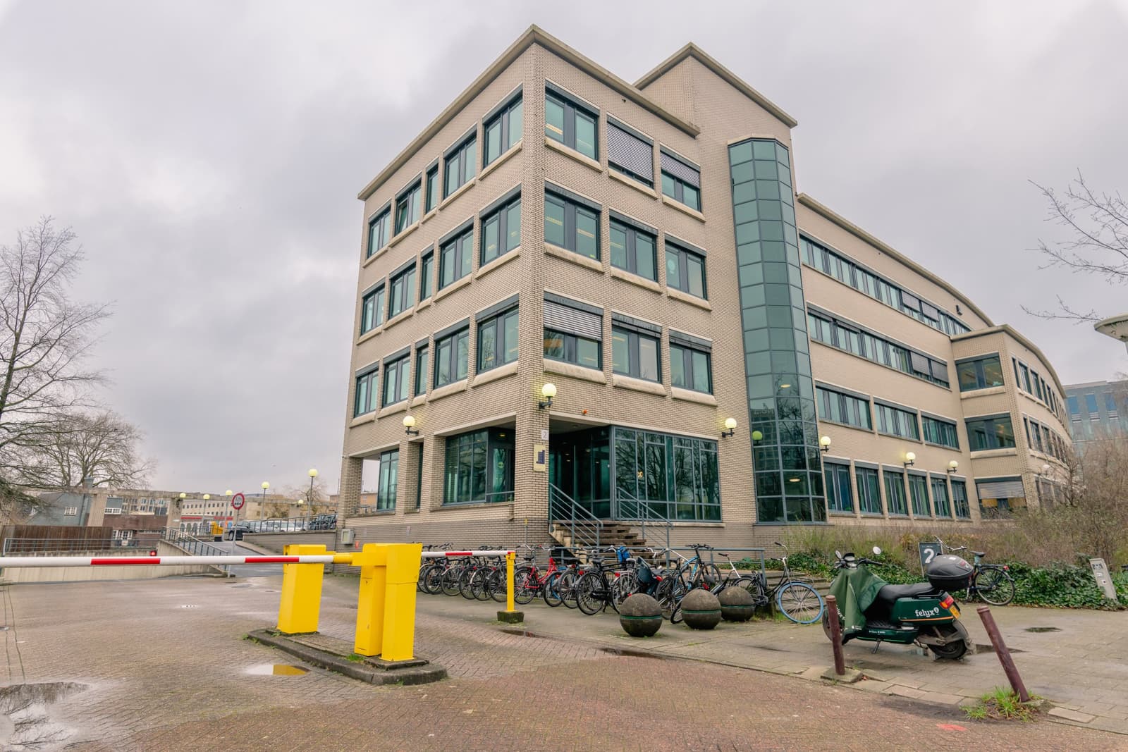 Kantoorruimte Ijsbaanpad 2 in Amsterdam-Zuid — foto 1